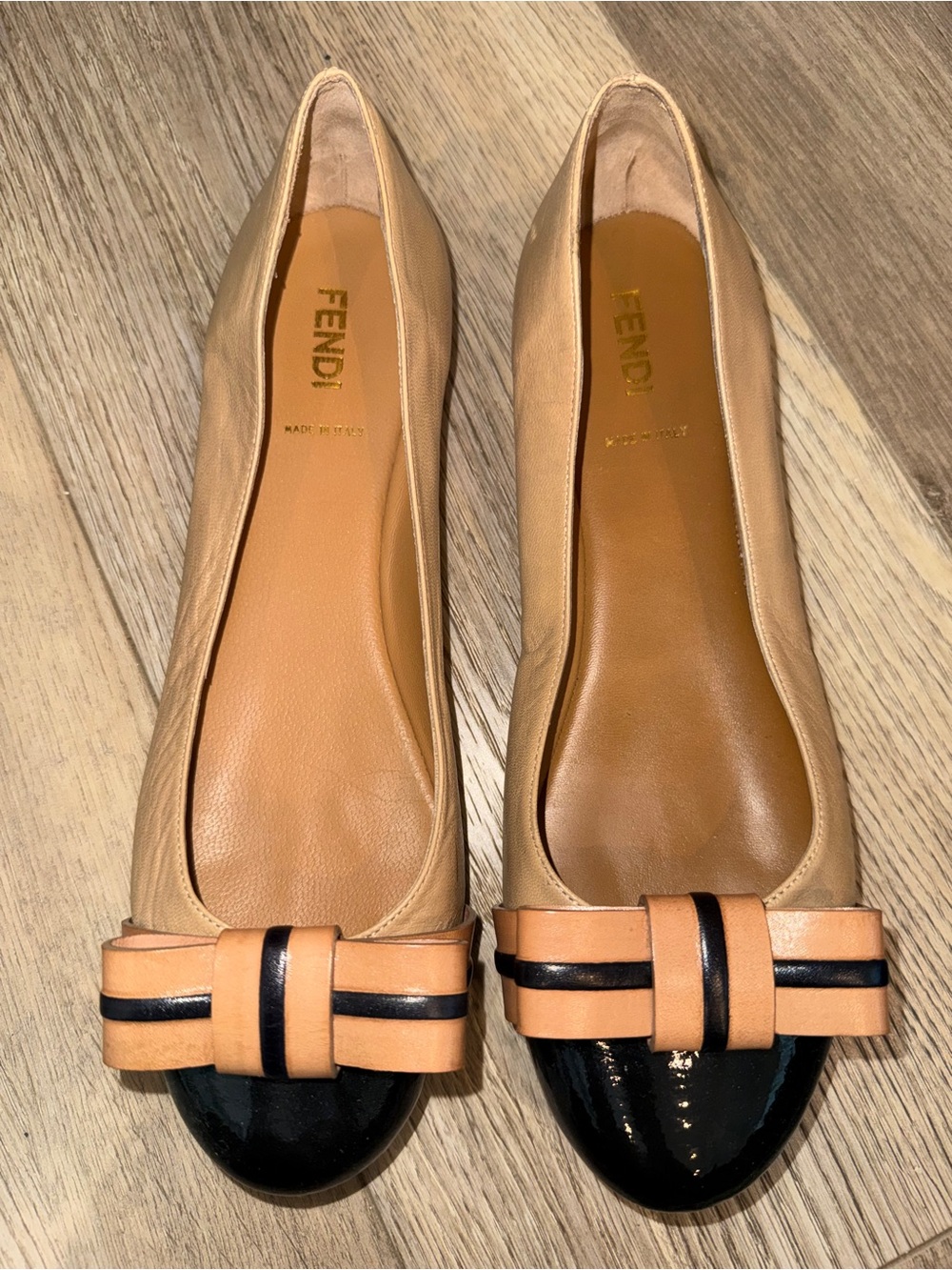 Fendi Two-Tone Beige and Black Leather Ballet Flats with Bow 40.5